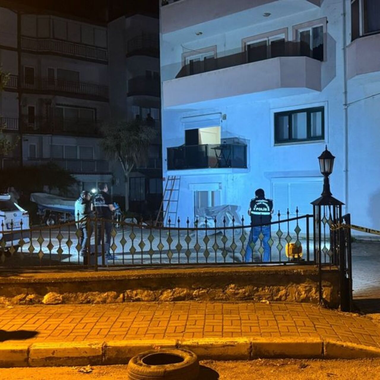 Genç kadın bıçaklı saldırıda öldürüldü