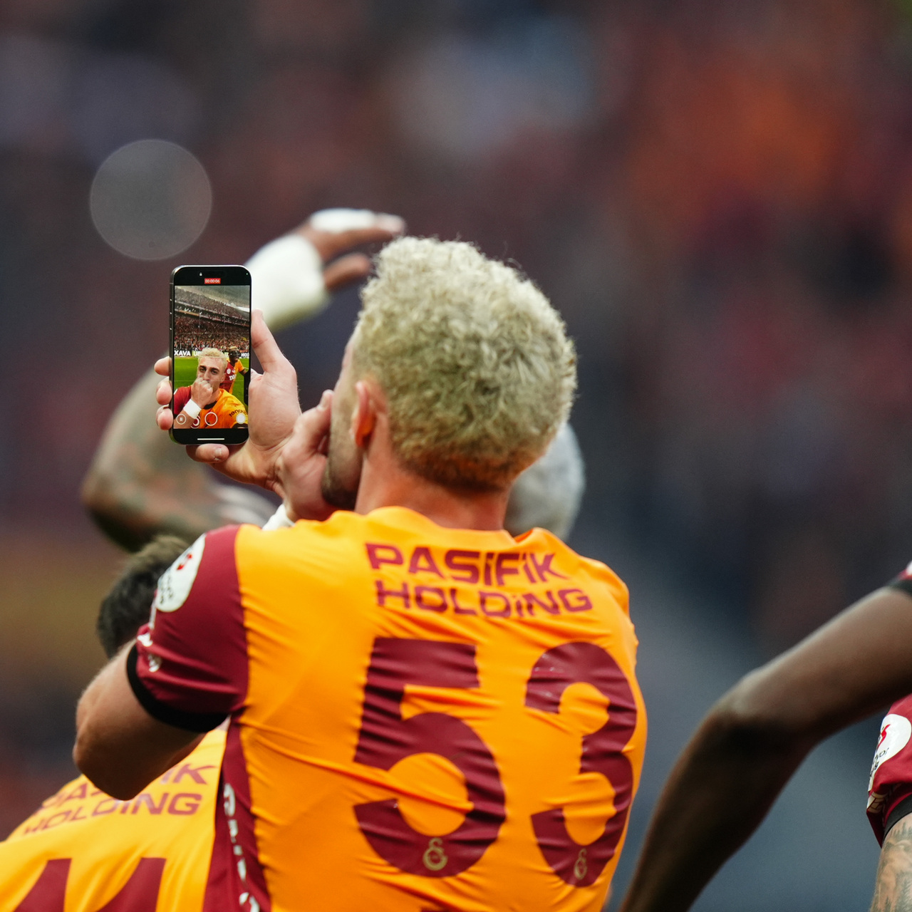 Barış Alper’den selfie ve sarı kart!