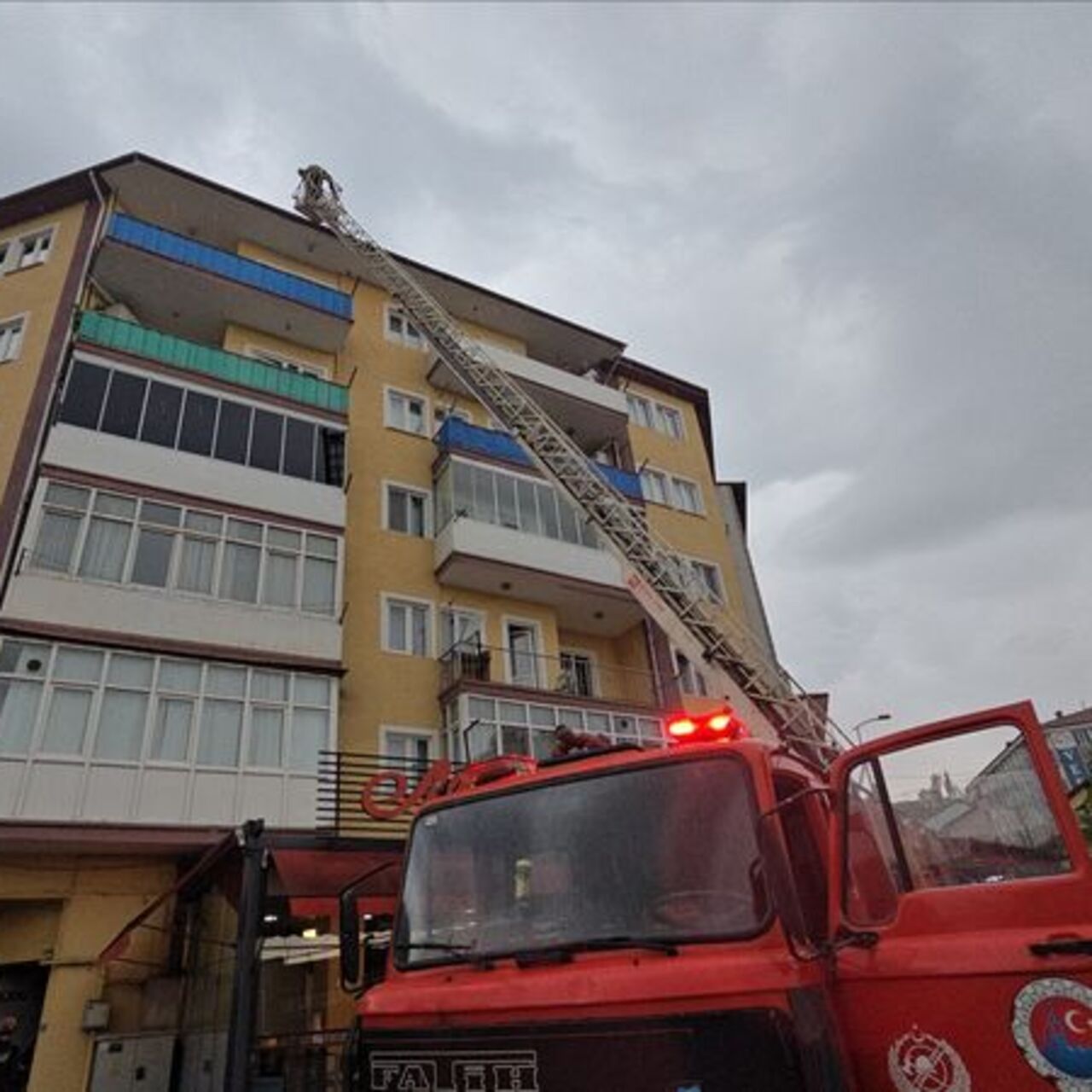 6 katlı binada yangın çıktı