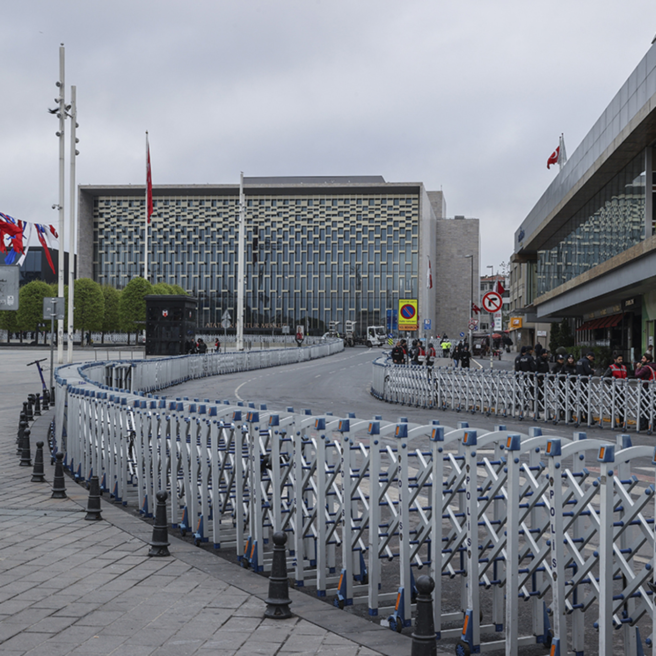 İstanbul’da 1 Mayıs nedeniyle bazı yollar trafiğe kapatıldı