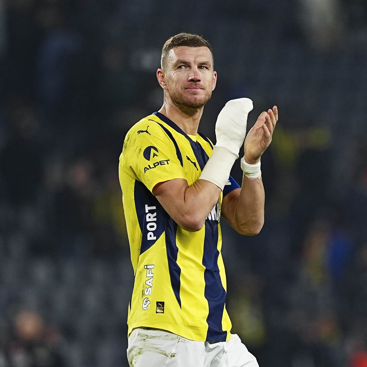 Edin Dzeko, Fenerbahçe’ye veda etti!
