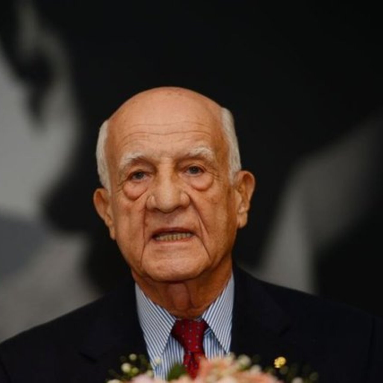 İnan Kıraç kimdir?