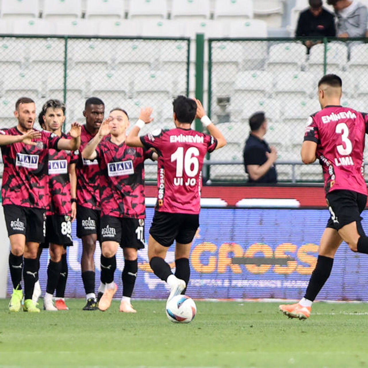 Alanyaspor kazandı ve ligde kaldı!