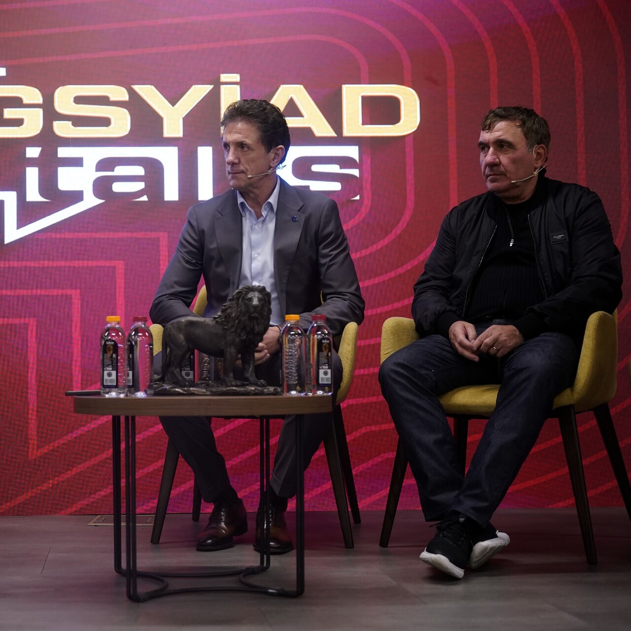 Hagi ve Popescu, Galatasaraylı taraftarlarla buluştu!