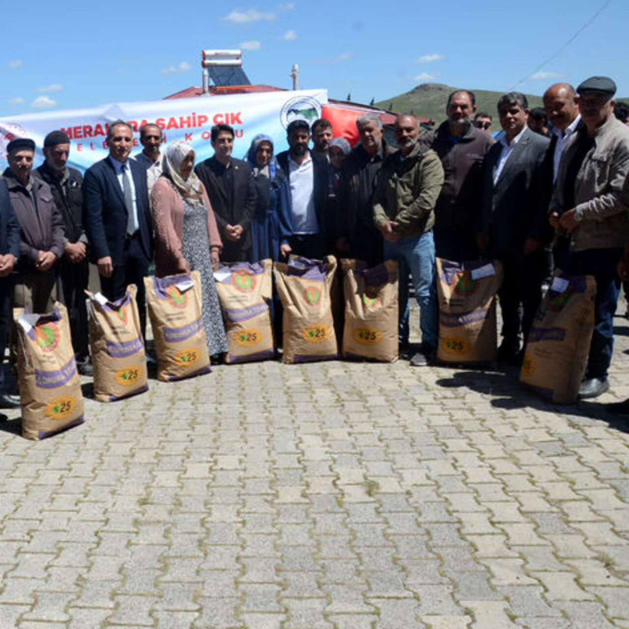 Kars’ta mera ıslahı için “korunga” dağıtıldı
