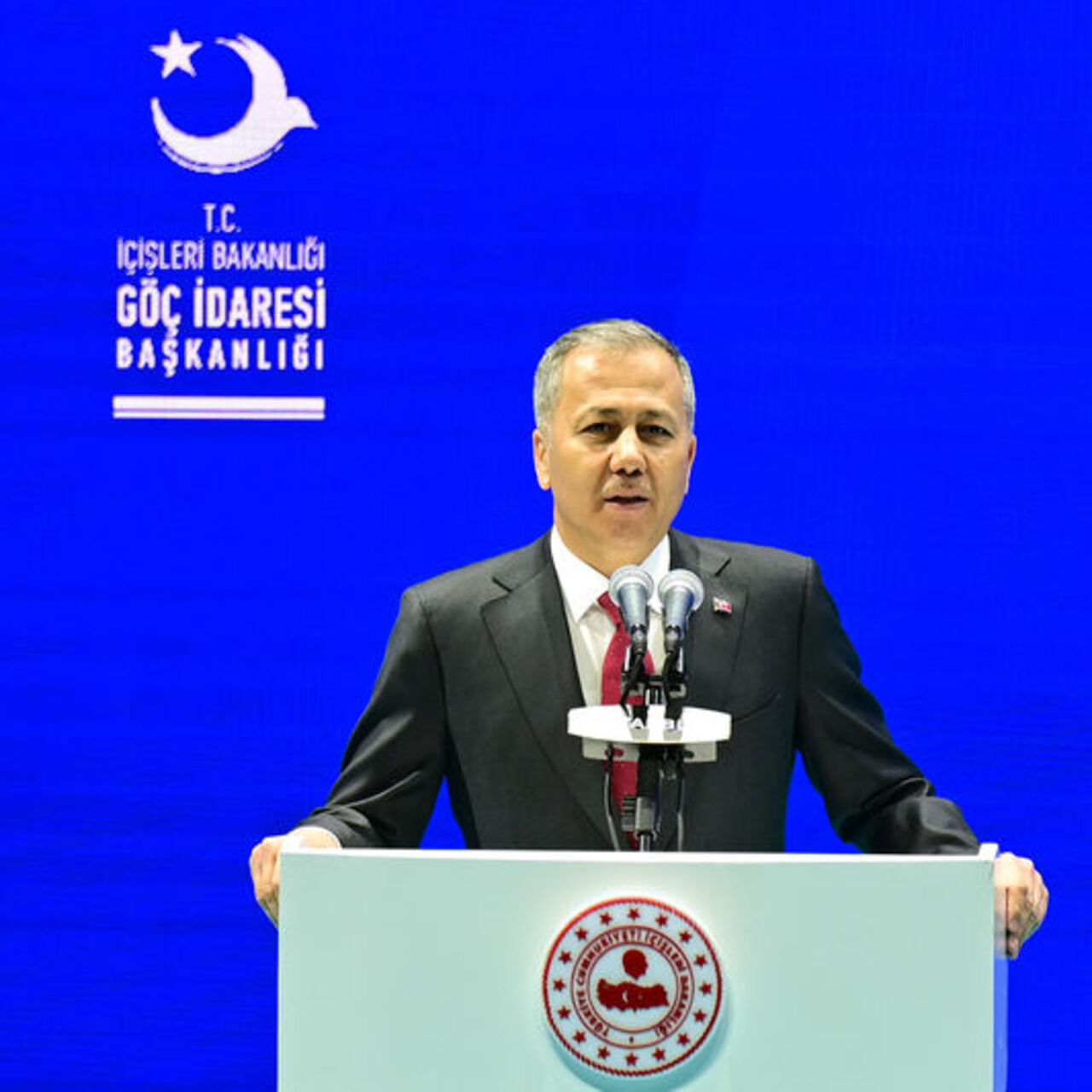 Göçmen kaçakçılarına operasyon!