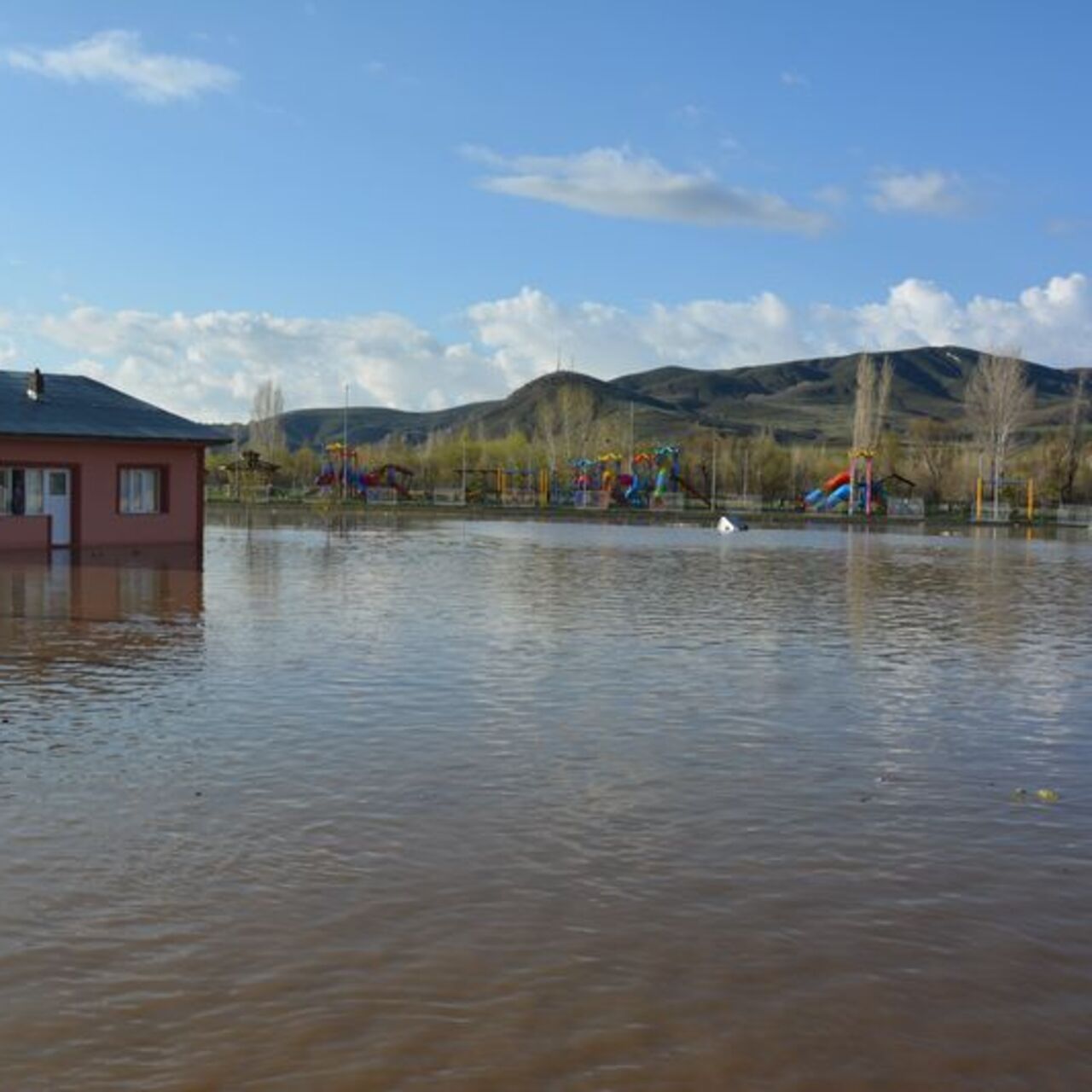 Erzincan’da tarım arazileri su altında kaldı
