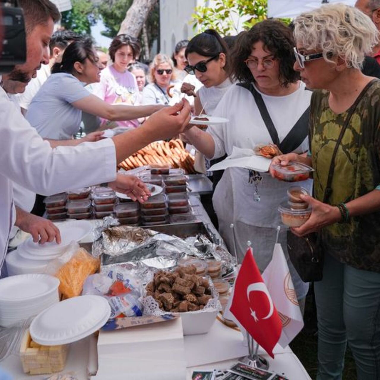 İzmir’in geleneksel lezzetler şöleni başladı