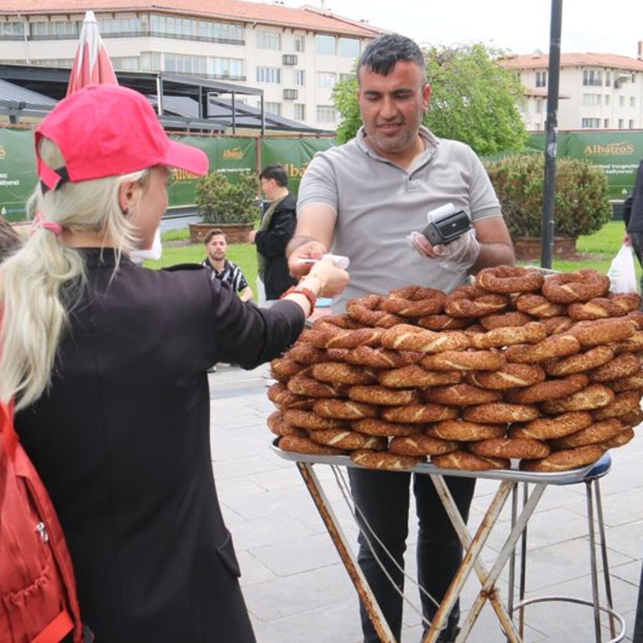 Simit tezgâhına POS cihazı koydu