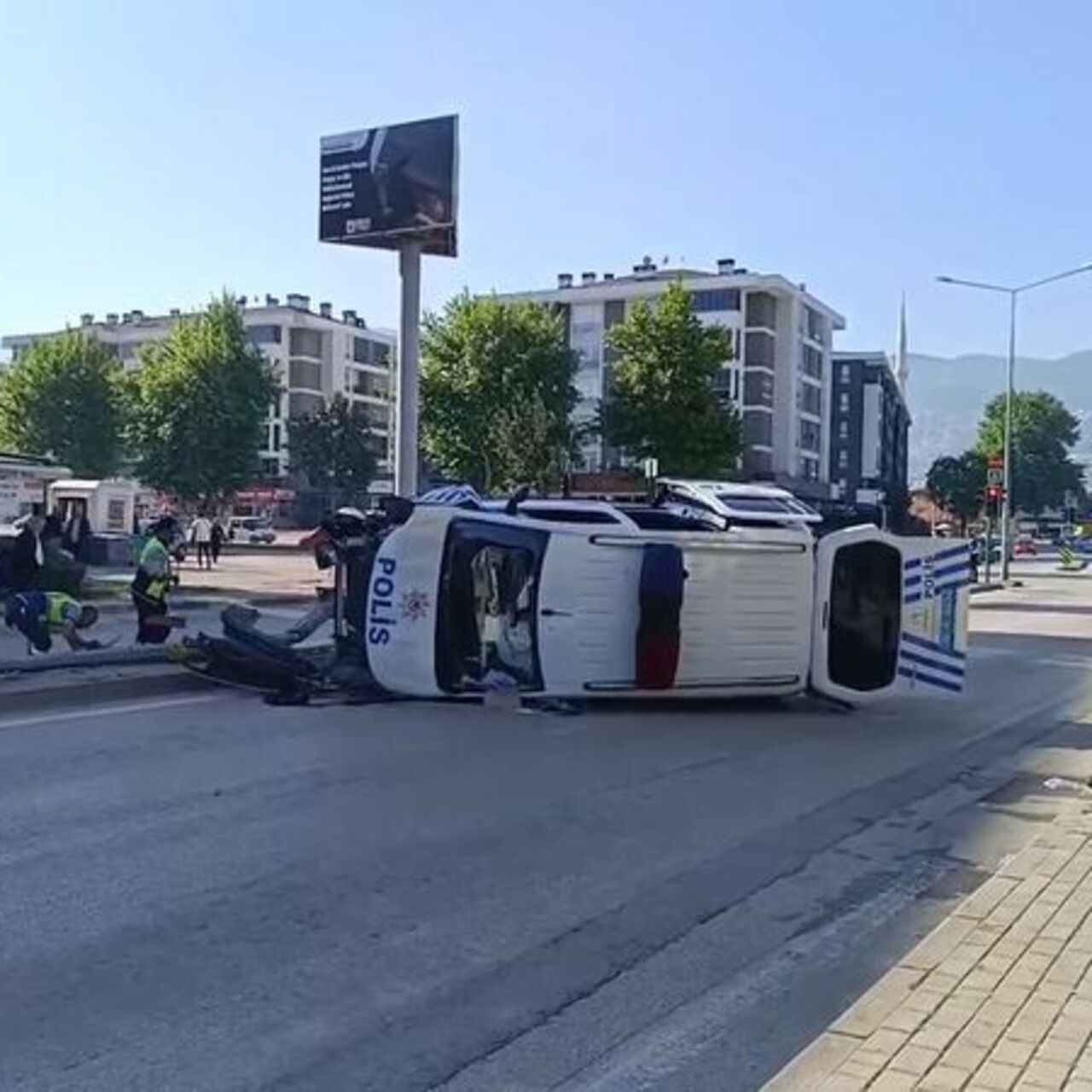 Polis aracı takla attı! 2’si polis 5 yaralı