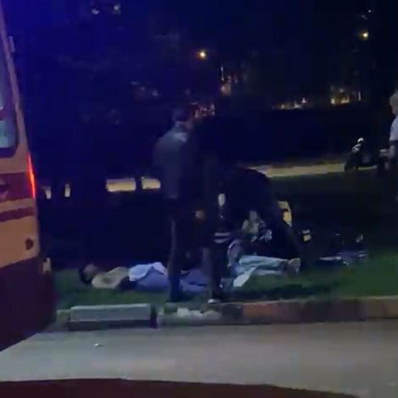 Parkta 2 genci lazerle taciz edip, bıçakla yaralayan 2 şüpheliden 1’i tutuklandı