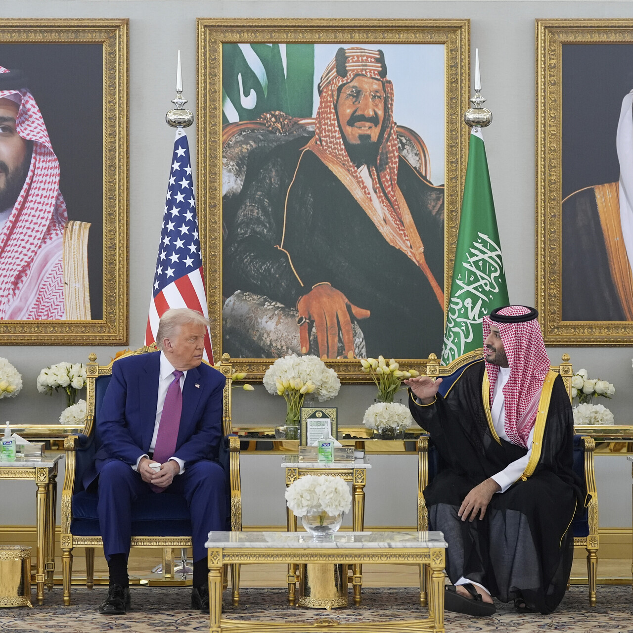 Trump kendisine ikram edilen kahveyi içmedi