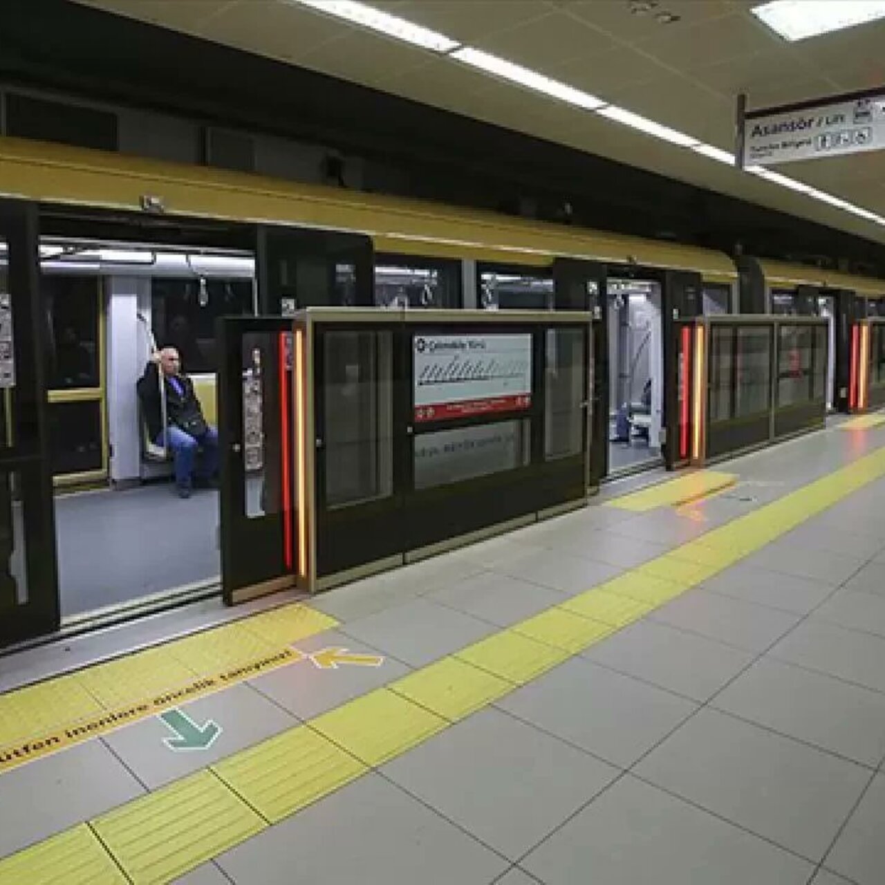 Bakırköy-Kayaşehir metro hattında yangın!