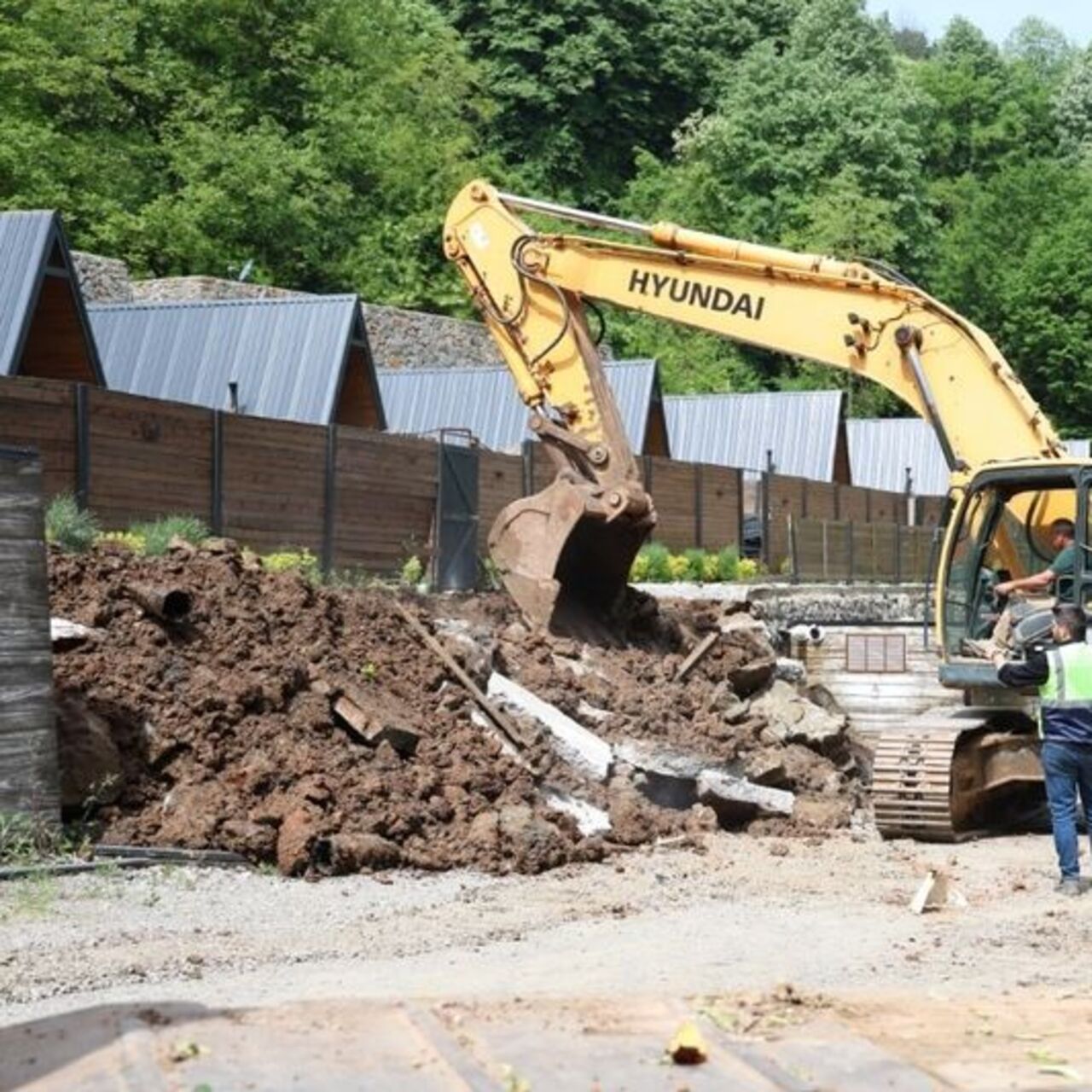 Kartepe’de bungalovlar yıkıldı