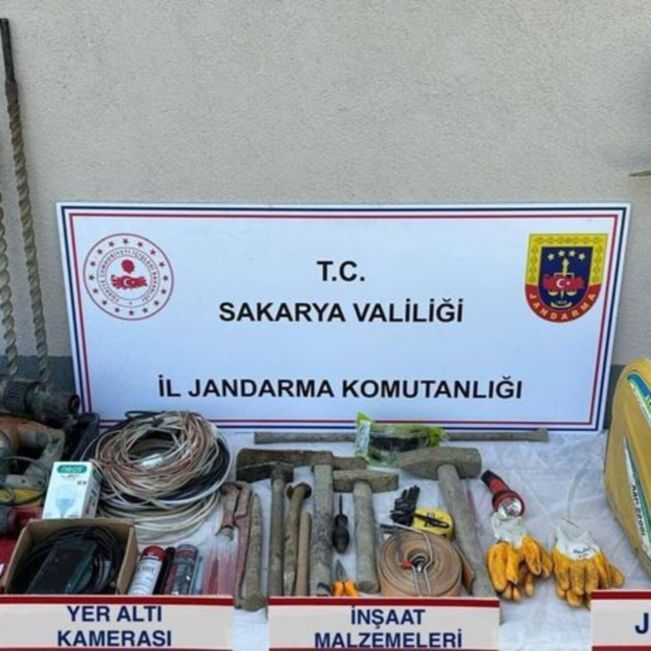 Kaçak kazı yapan 3 kişiye suçüstü