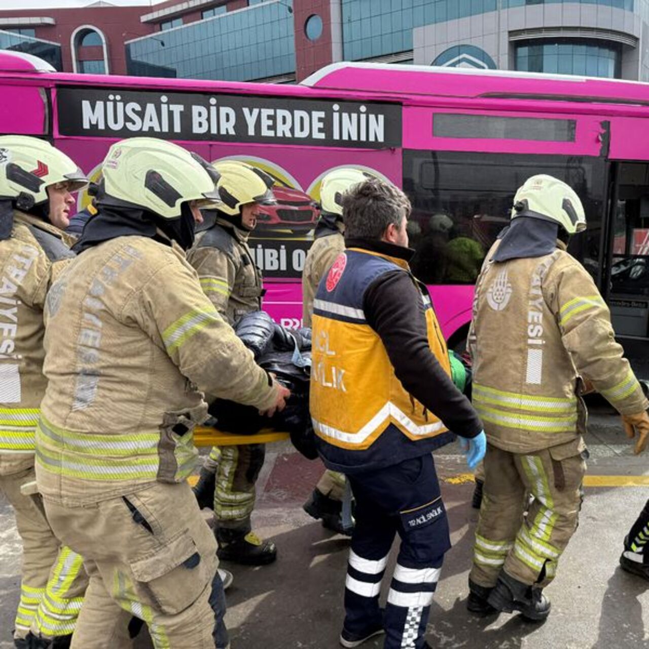 Metrobüs kazası can aldı: 1’ölü, 40 yaralı