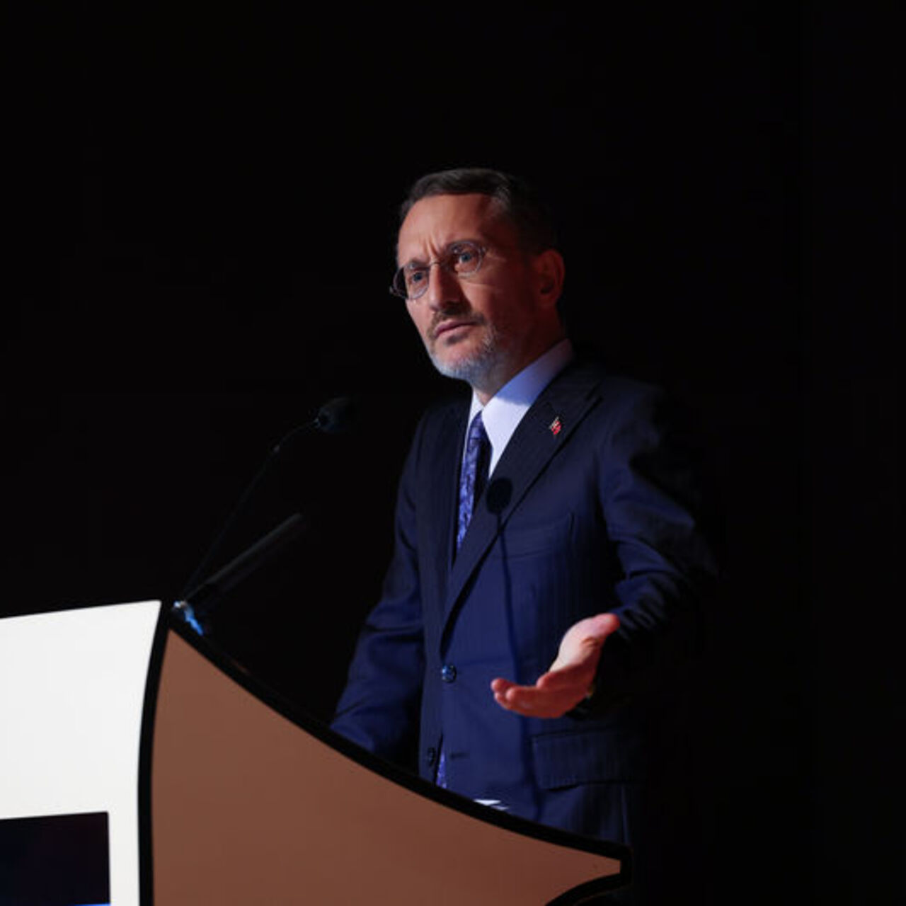 Altun’dan Özel’e tepki