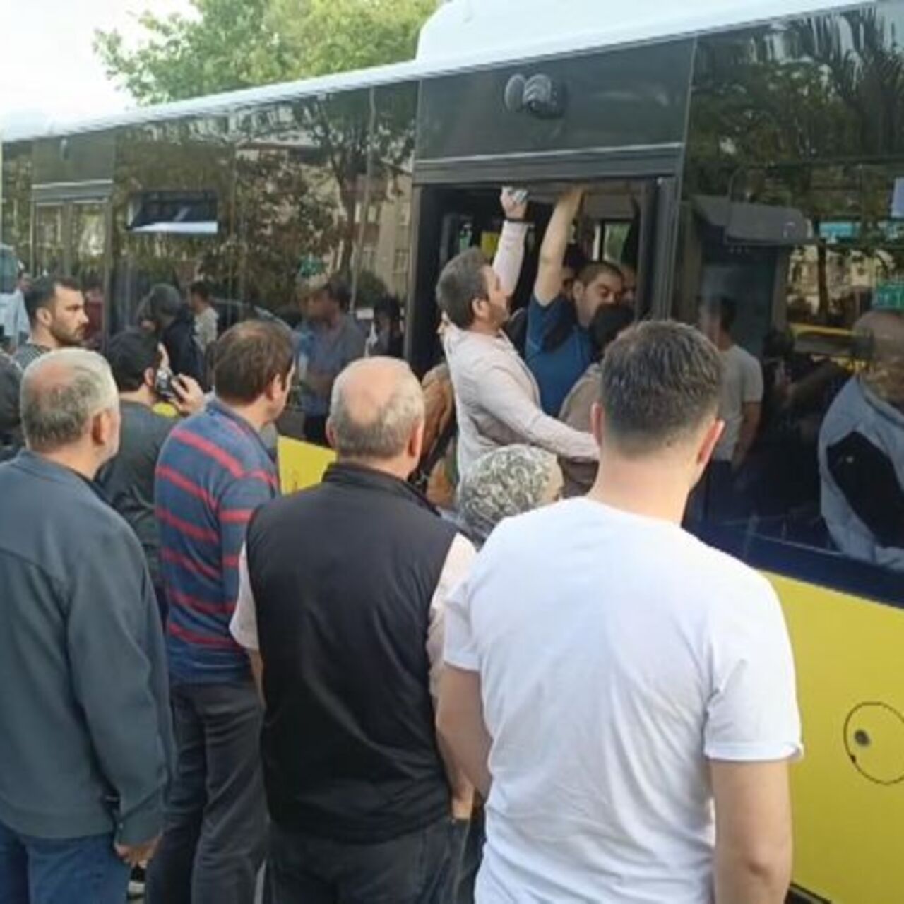 İstanbul’da özel halk otobüsleri kontak kapattı