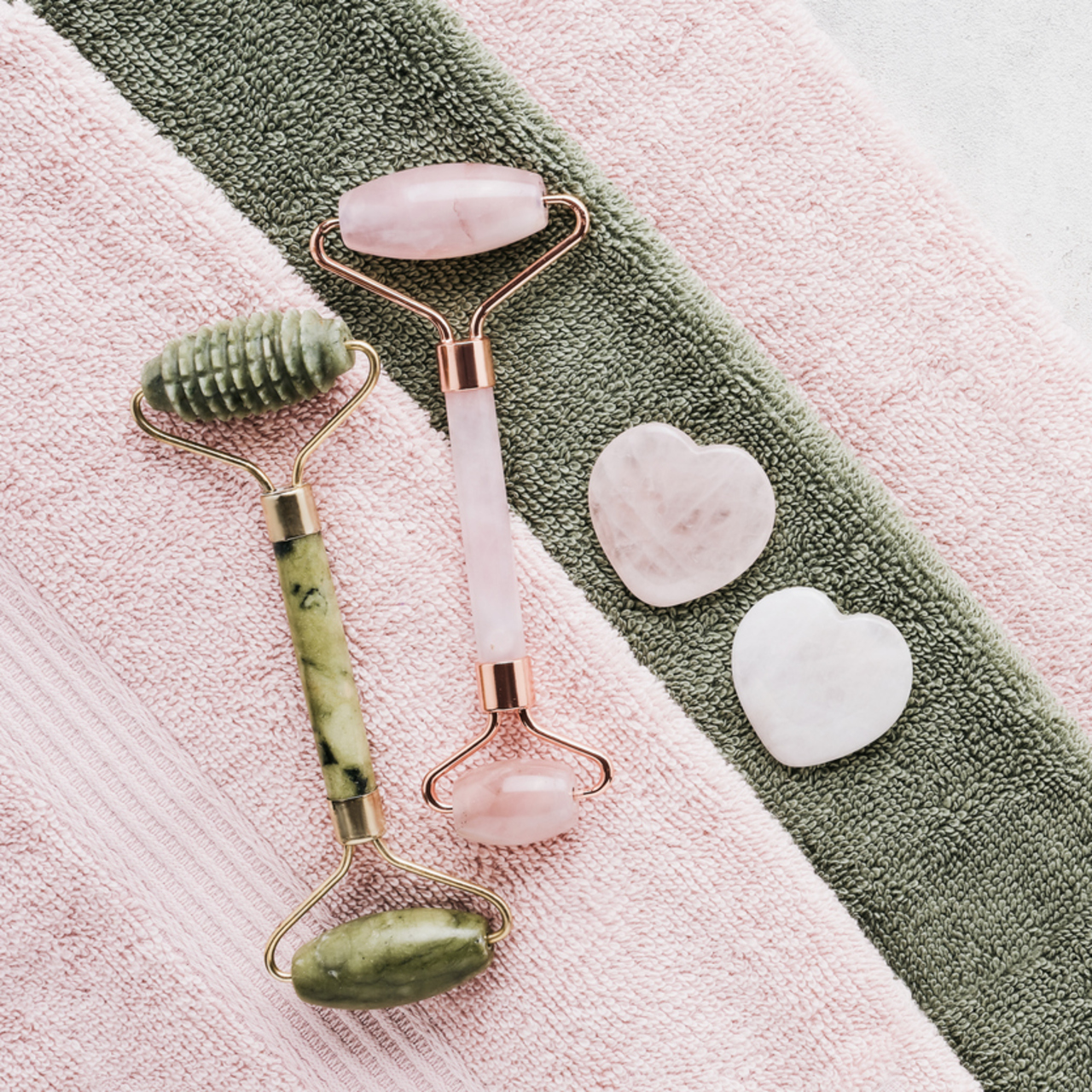 Gua sha ve dermo roller gerçekten işe yarıyor mu?