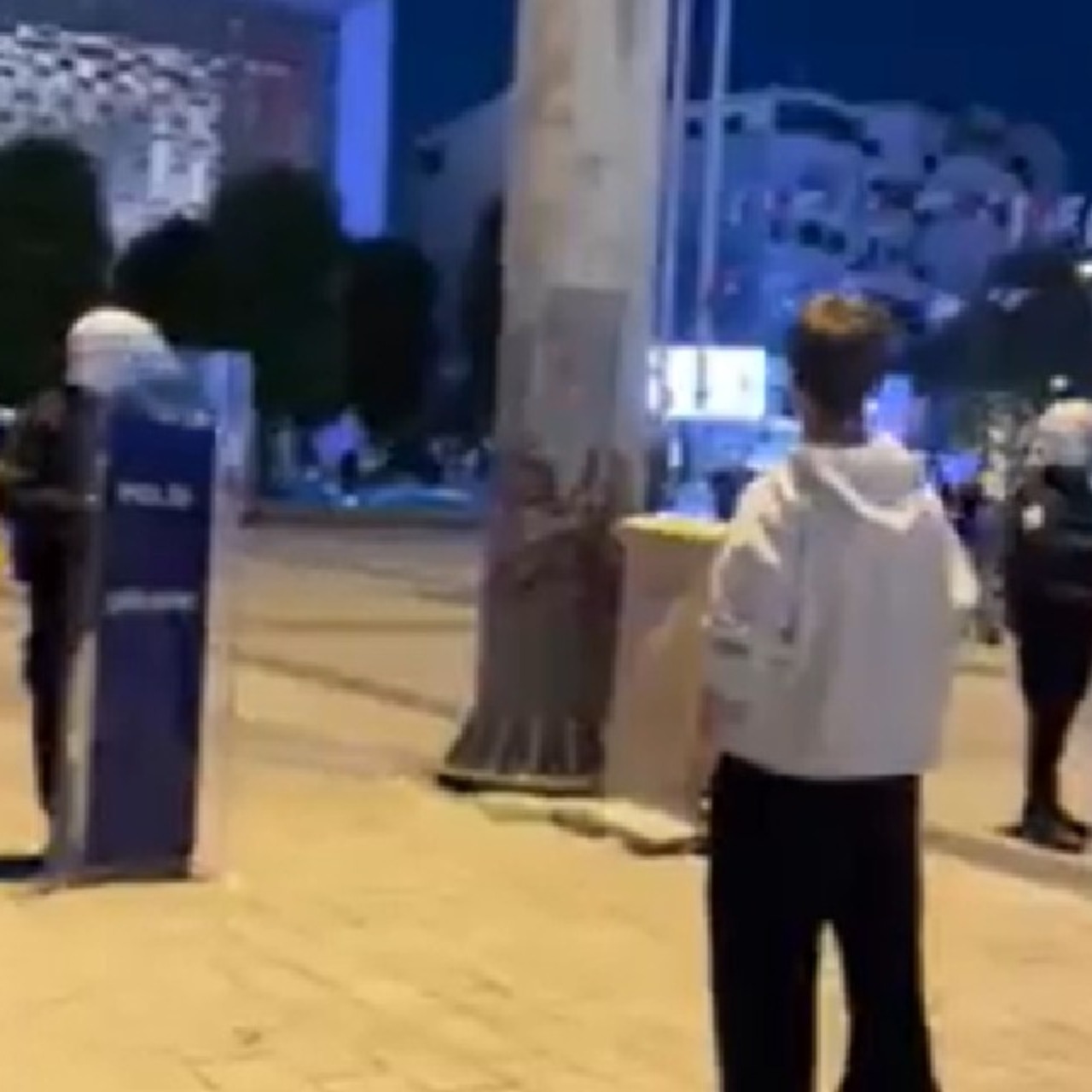 AKM önünde durma eylemi yapanlara gözaltı