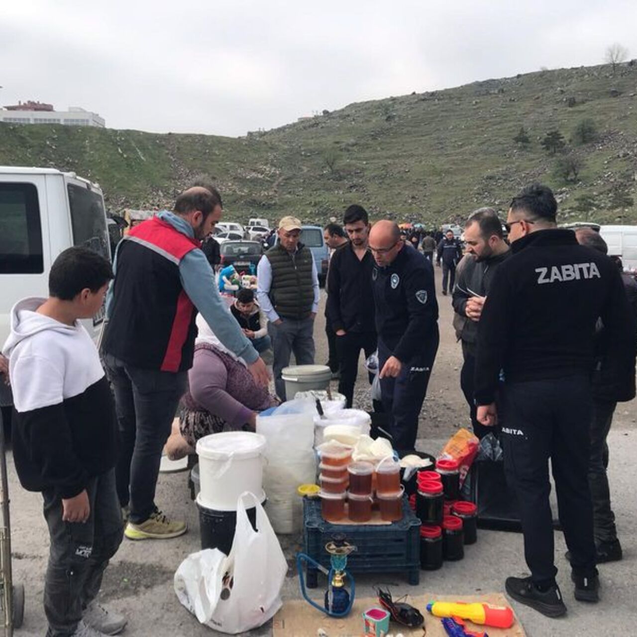 Kayseri’de bitpazarındaki gıdalar imha edildi