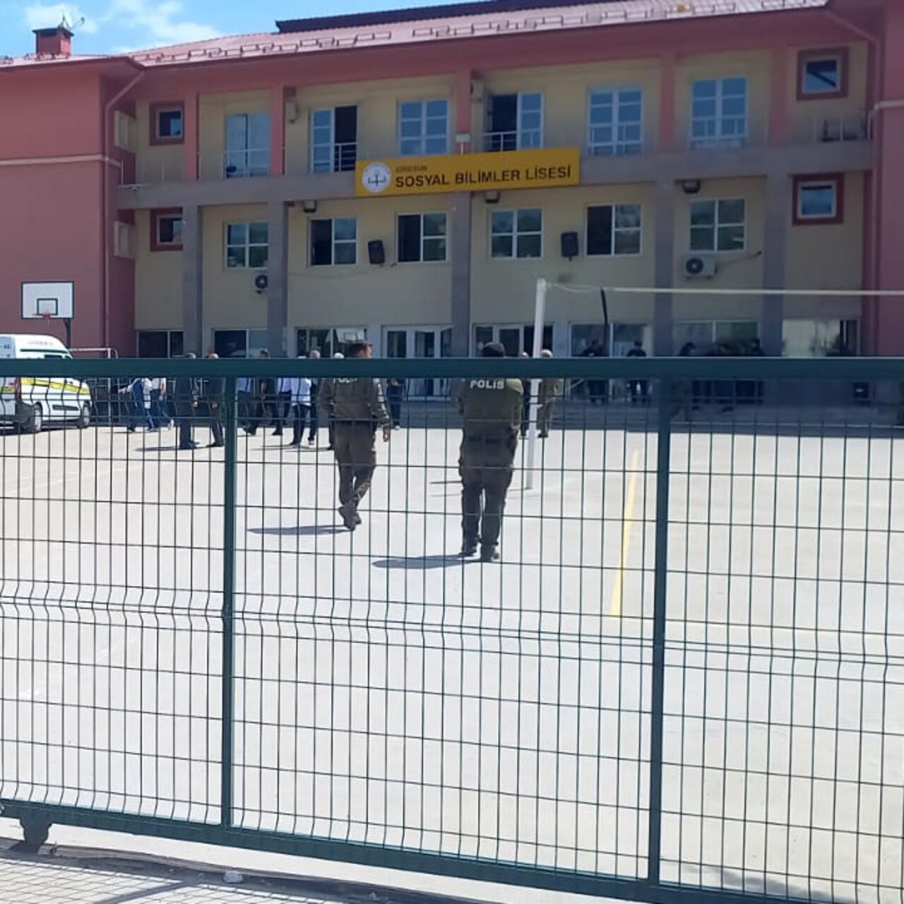 Lisede vahşet! 2 kadın öldürüldü!