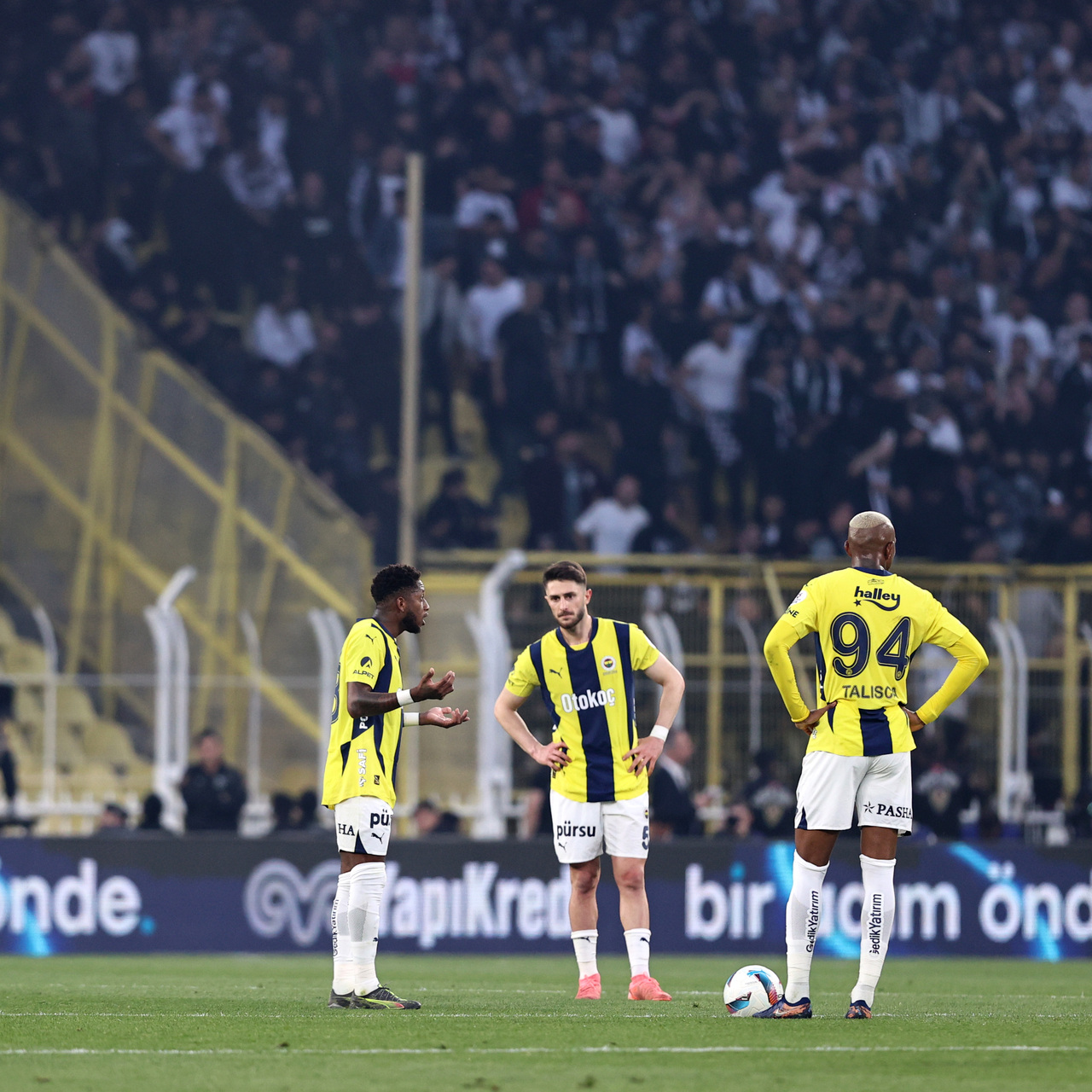 Fenerbahçe şampiyonluk şansını mucizelere bıraktı!