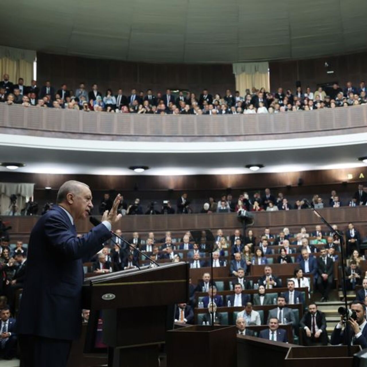AK Parti, grup yönetimini belirleyecek
