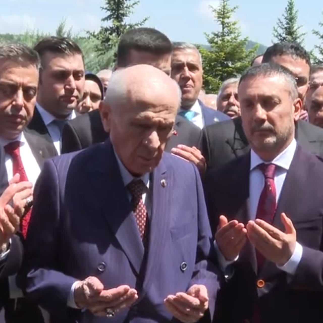 Devlet Bahçeli, Ülkücü Şehitler Anıtı’nı açtı: Her şeyin vakti vardır, o vakit yaklaşmaktadır