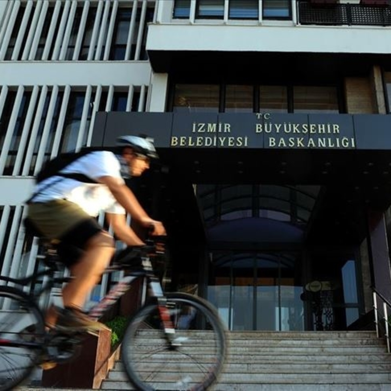 İzmir Büyükşehir Belediyesi’nde grev