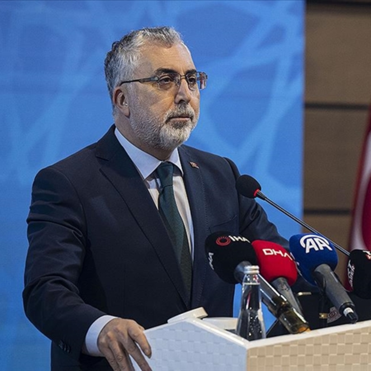Bakandan asgari ücret açıklaması!