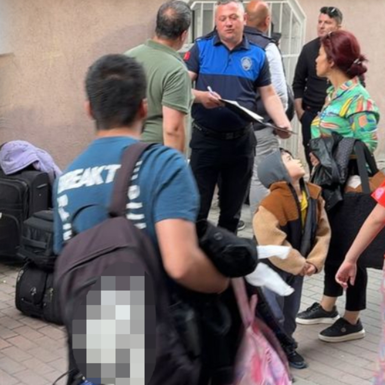 Avcılar’da 4 katlı bina tahliye edildi