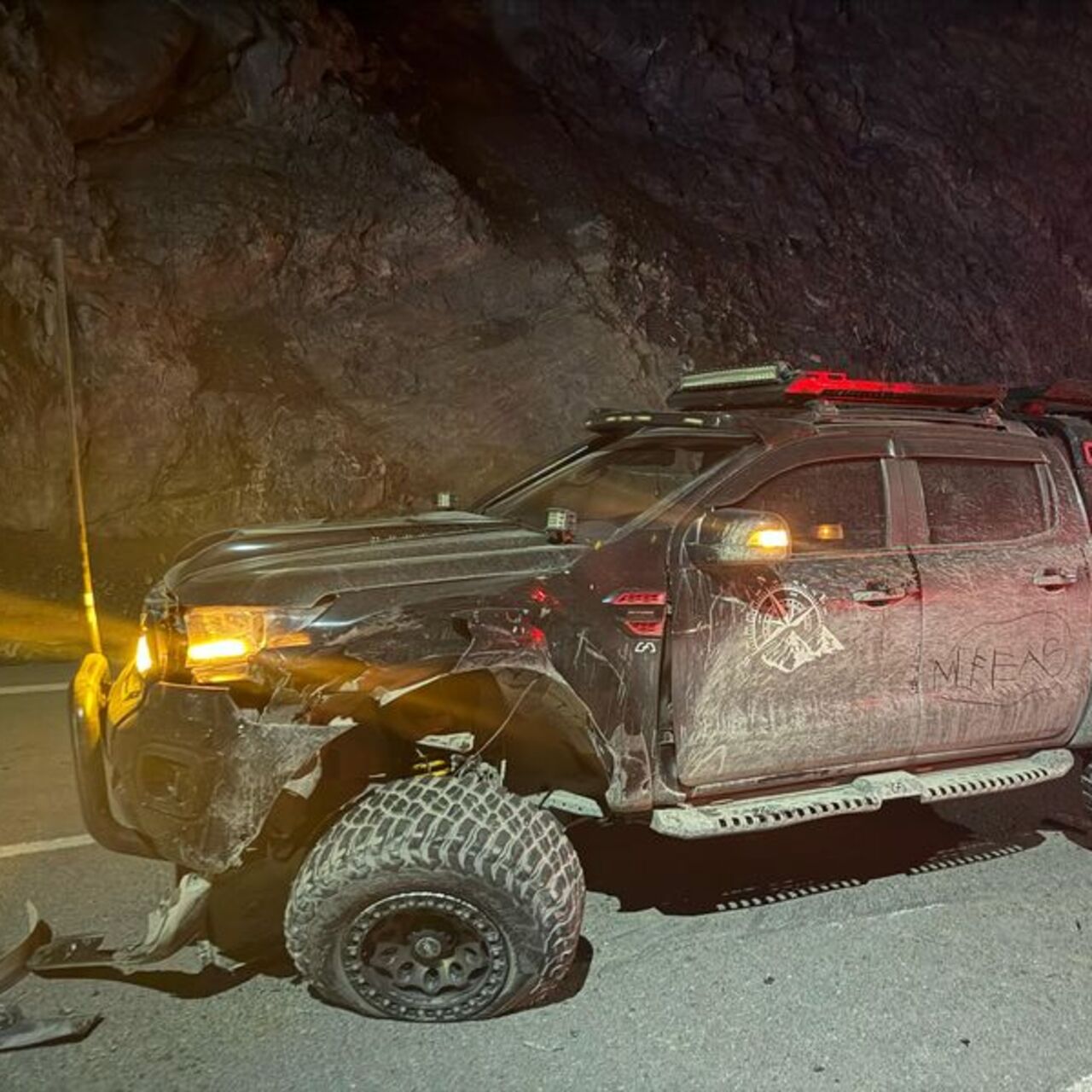 Hakkari’de 2 pikap çarpıştı: 8 yaralı