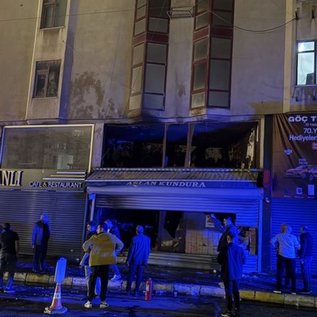 Küçükçekmece’de ayakkabı dükkanında yangın
