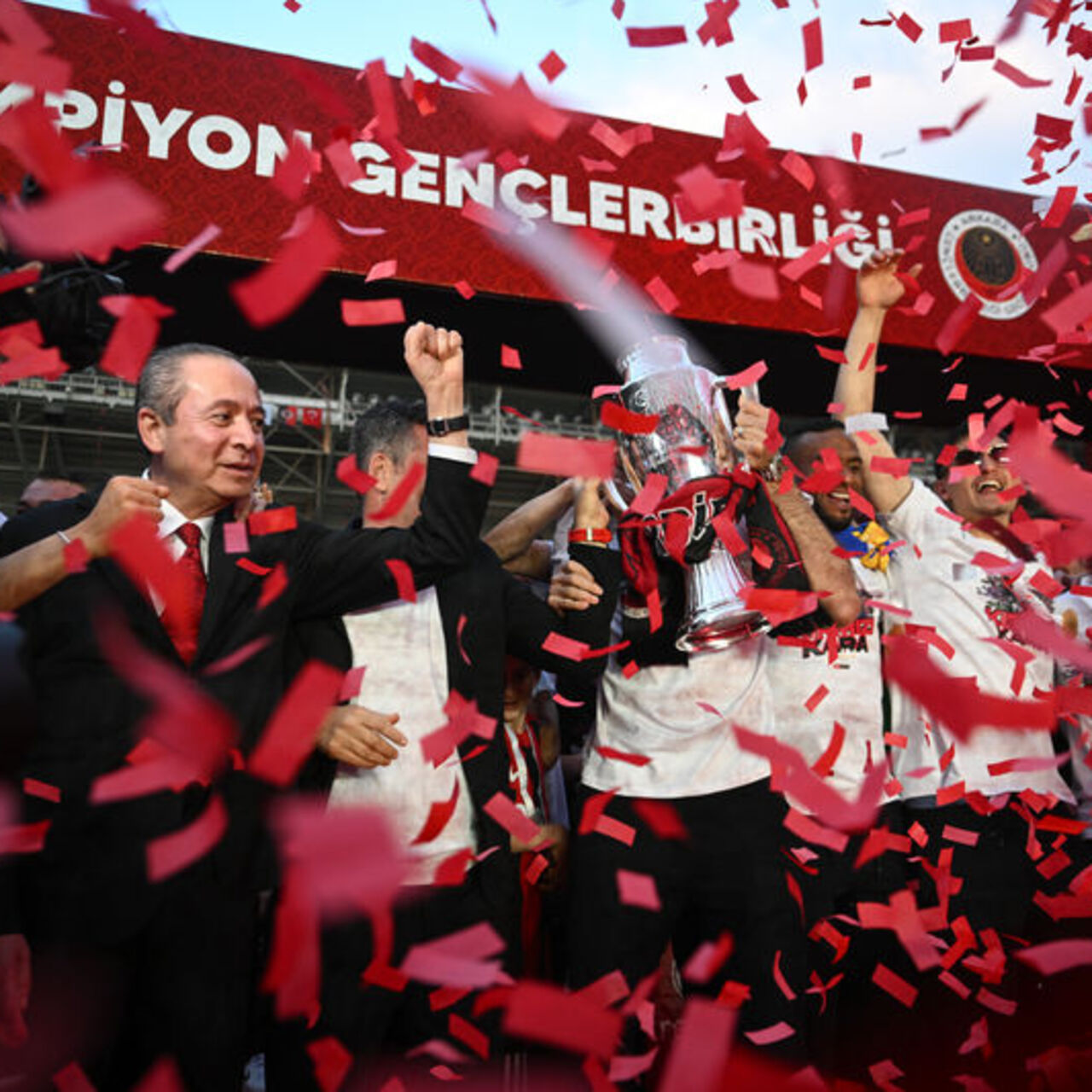 Gençlerbirliği’nden renkli kupa töreni!