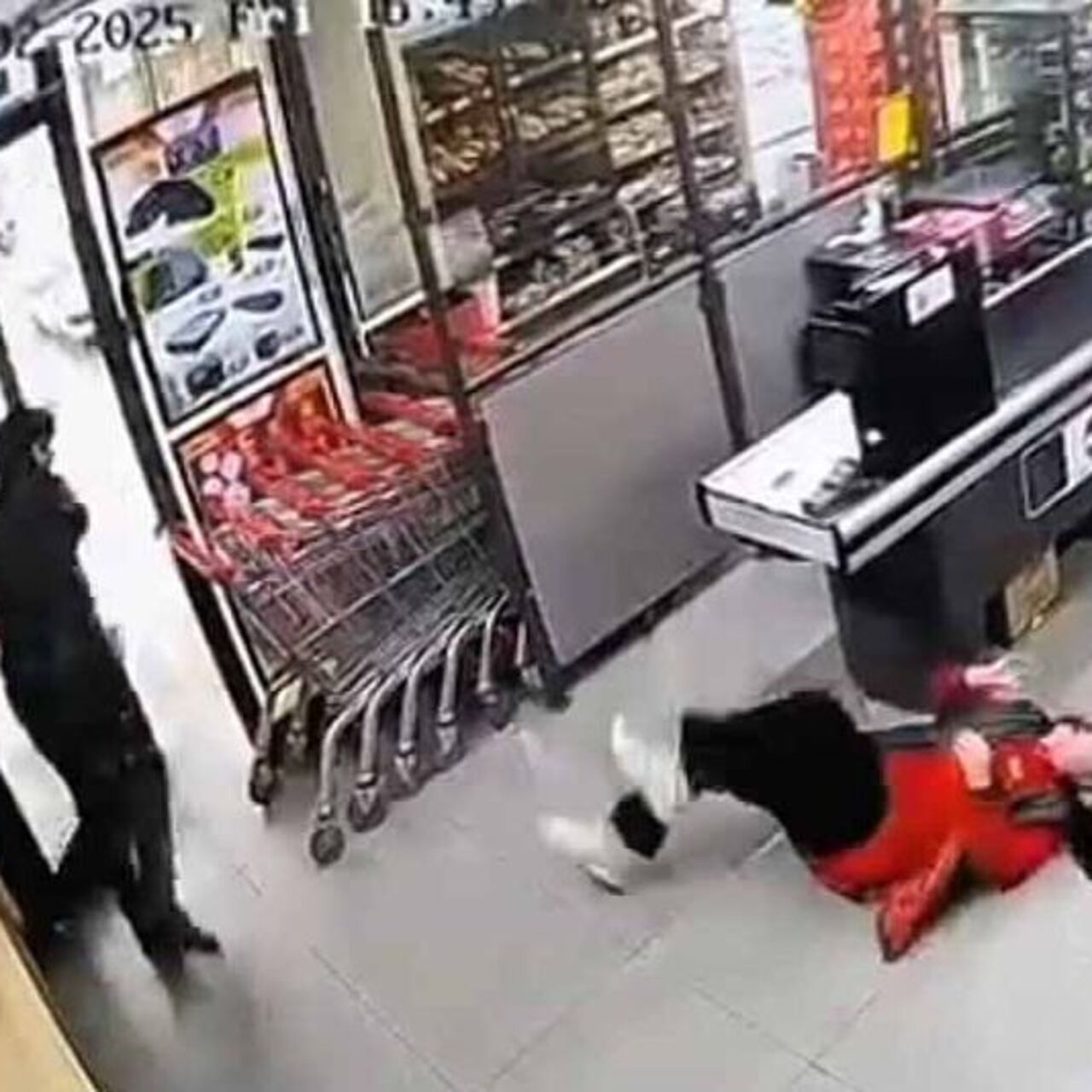 İstanbul’da zincir markette kadın kasiyere darp!