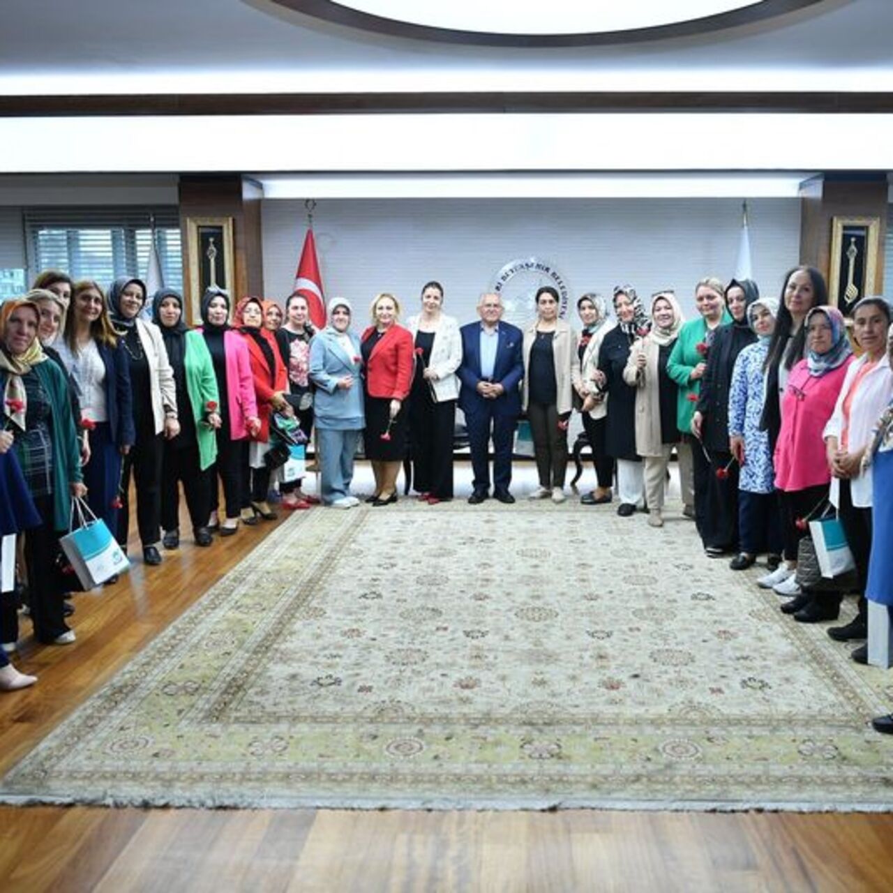 Başkan Büyükkılıç, muhtarların Anneler Gününü kutladı