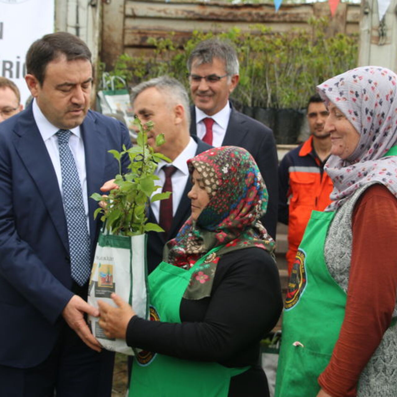 Kütahya’da kadın kooperatifine fidan desteği
