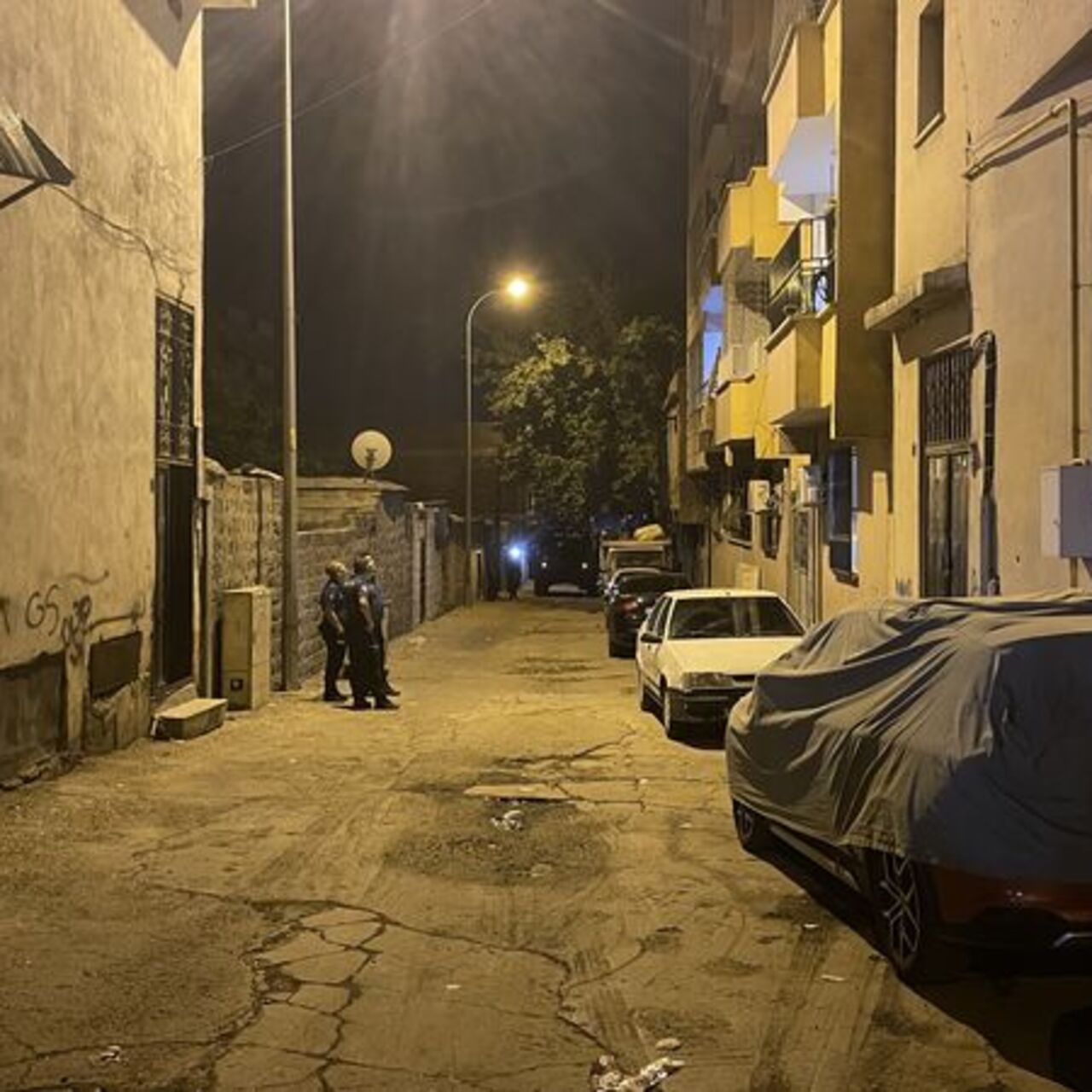 Polise ateş açtı! Saklandığı evde yakalandı