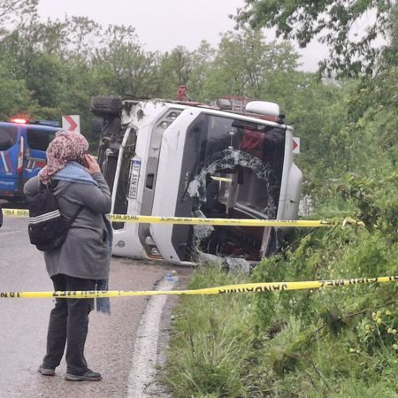 Tur otobüsü devrildi: 2’si ağır 18 yaralı!