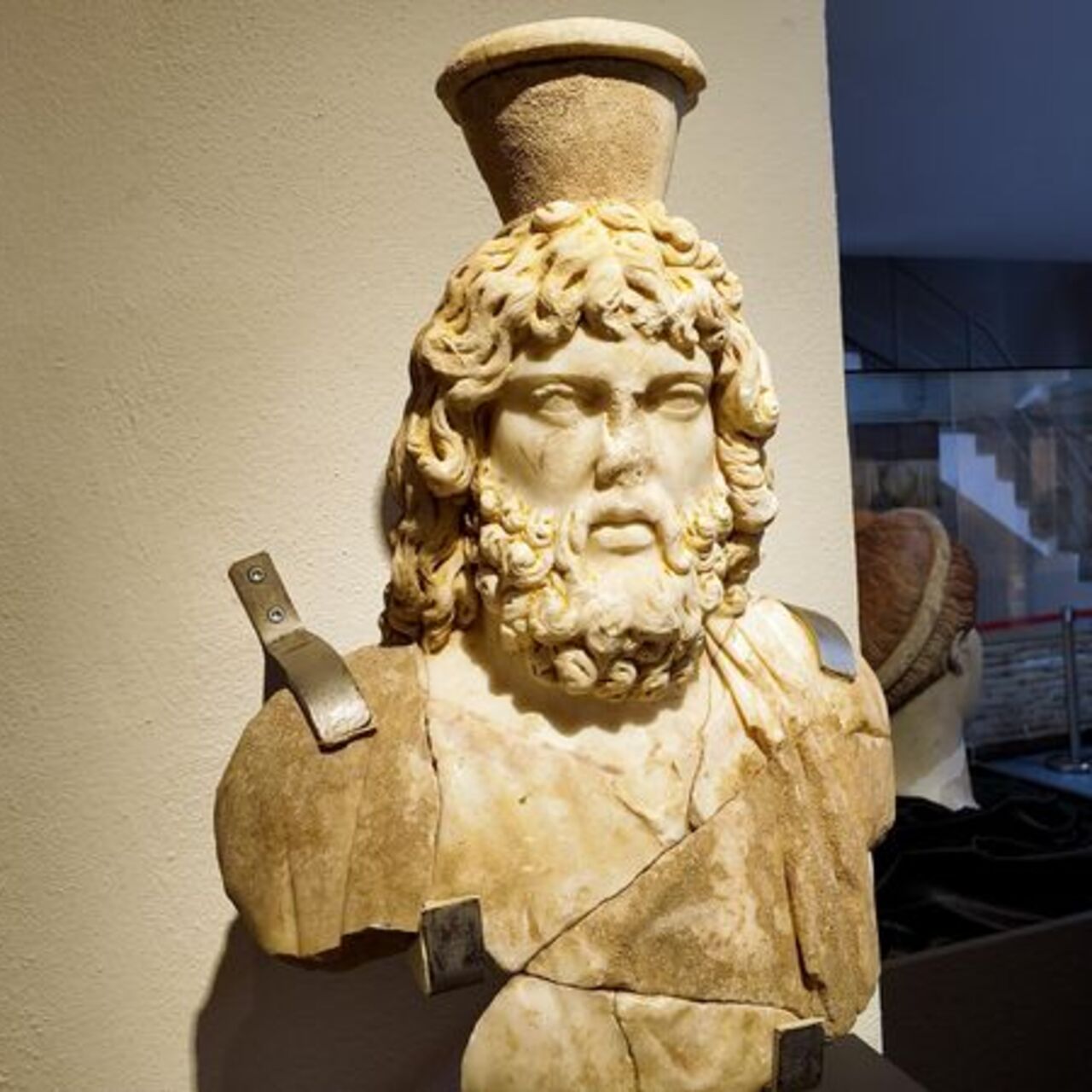 Zeus Helios-Serapis büstü sergilenmeye başlandı
