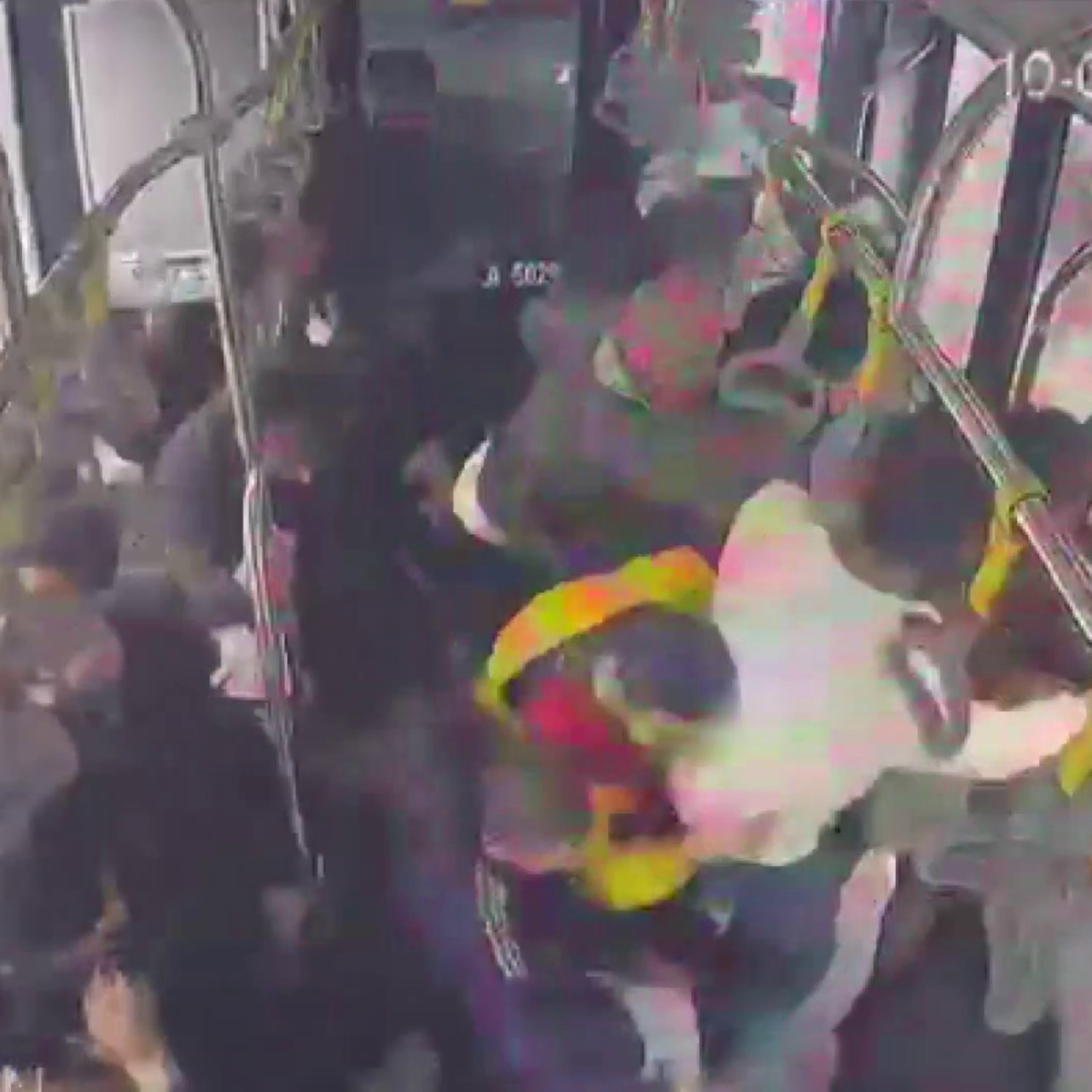 Beylikdüzü’ndeki metrobüs kazası kamerada!