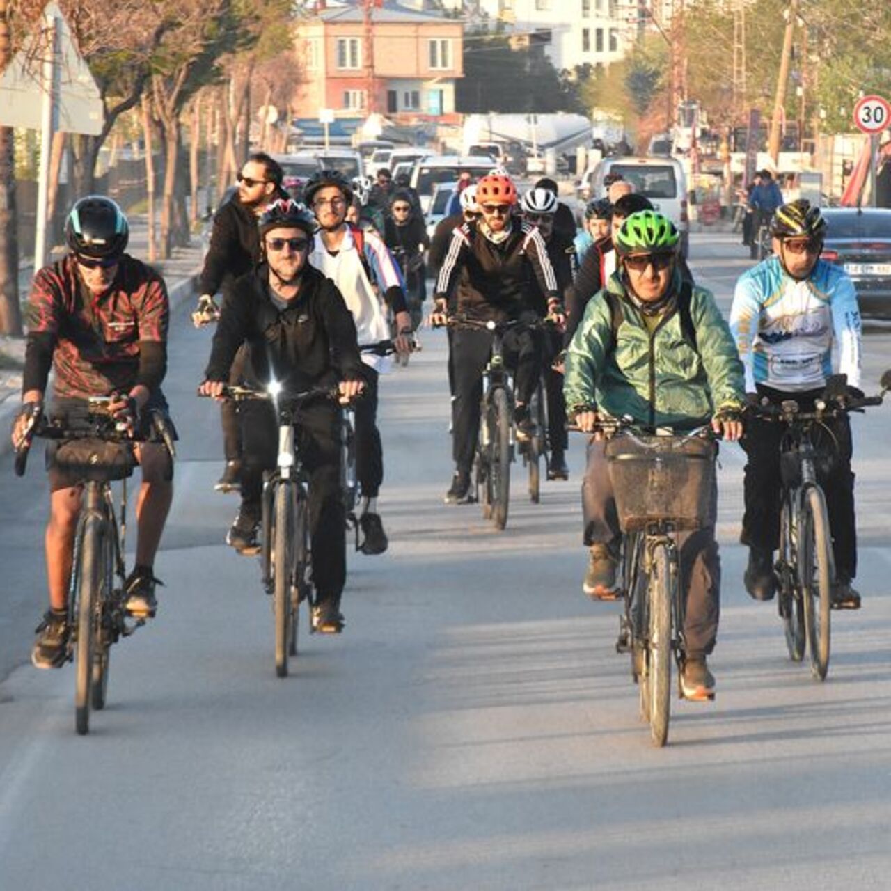 Van’da öğretmenler 3 yıldır sağlık için pedal çeviriyor