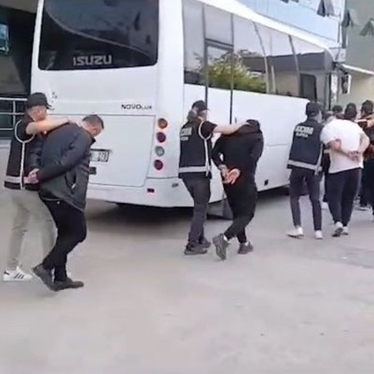 Emeklileri dolandıran 10 şüpheli yakalandı