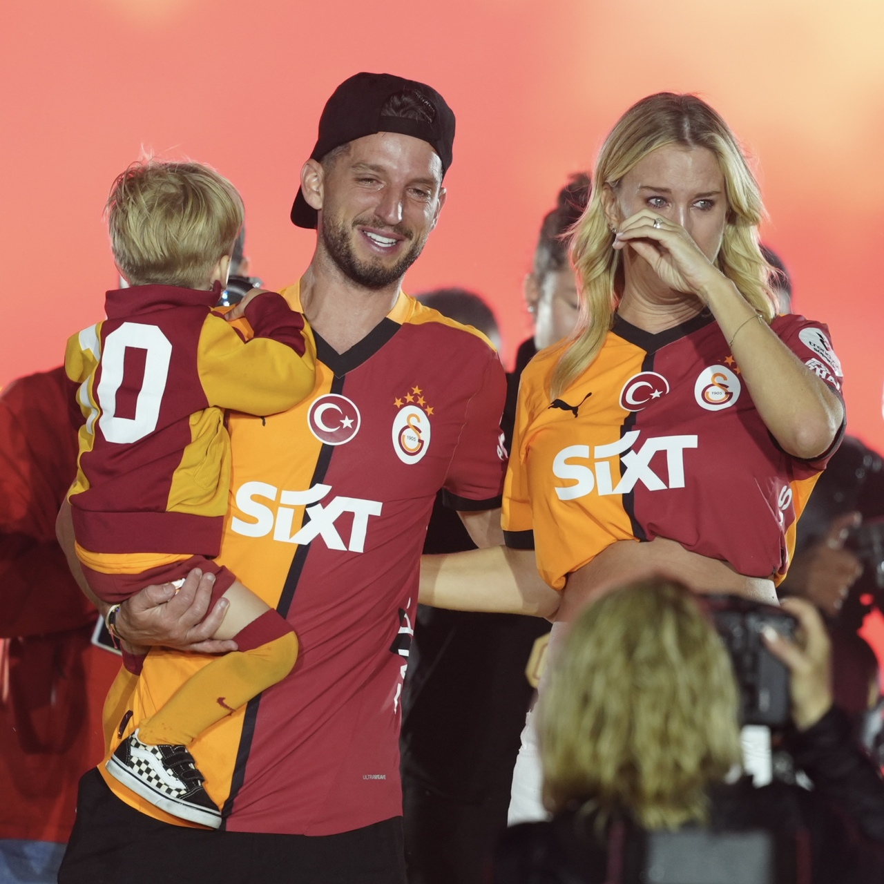 Muslera ve Mertens’ten taraftarlara veda!