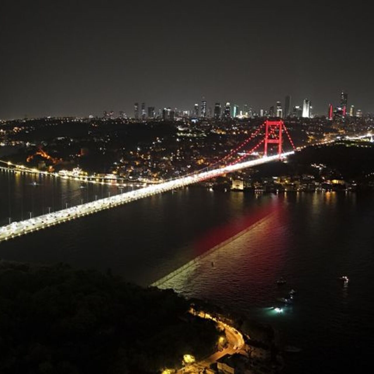 Türk Boğazlarında köprüler “sarı-kırmızı”