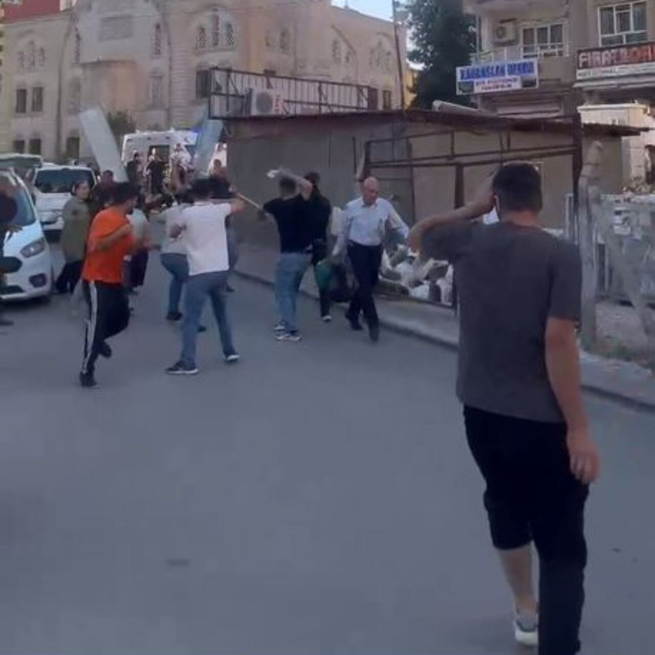 Taşlı ve sopalı kavga: 6 yaralı