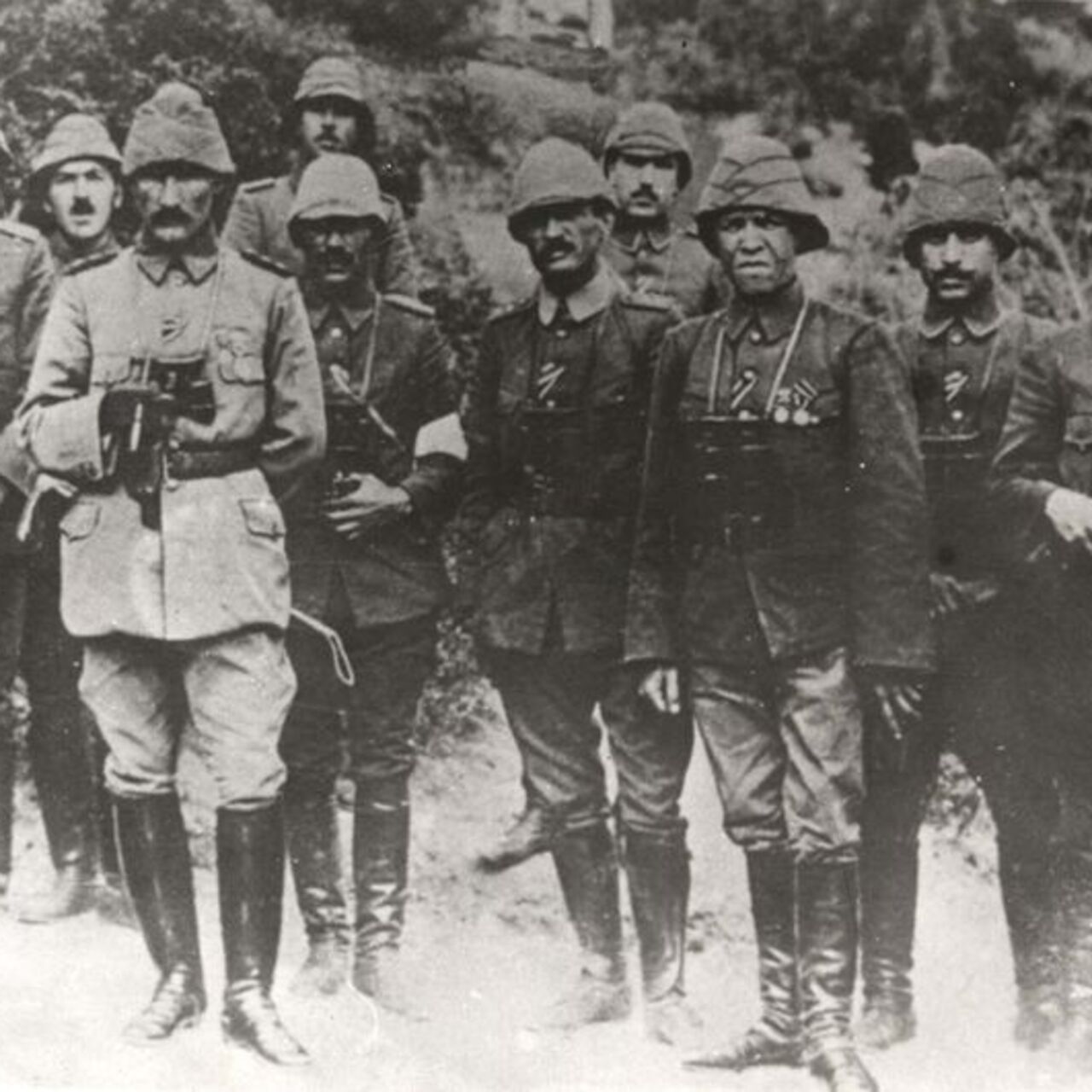 Atatürk’e sunuldu: Siperler içerisinde ölmediğime teessüf ediyorum