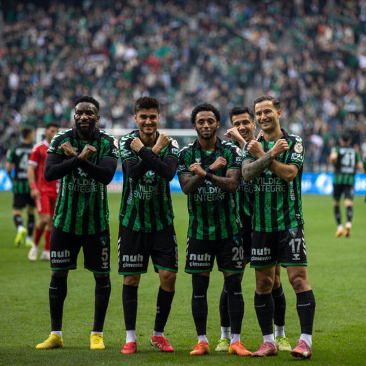 Şampiyon Kocaelispor, evinde 4 attı!