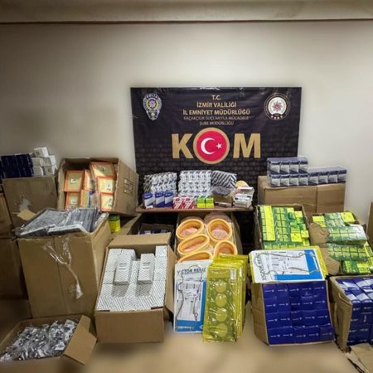 İzmir’de 42 milyon TL’lik kaçakçılık operasyonu
